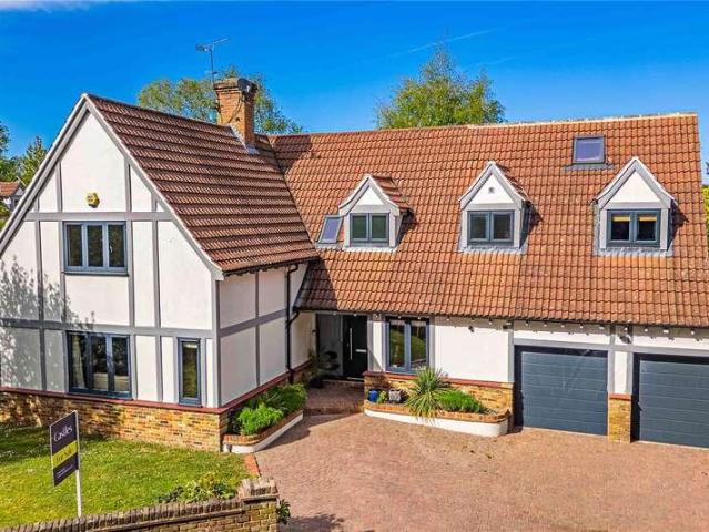 House for sale in Ashlyns Estate, Pouchen End