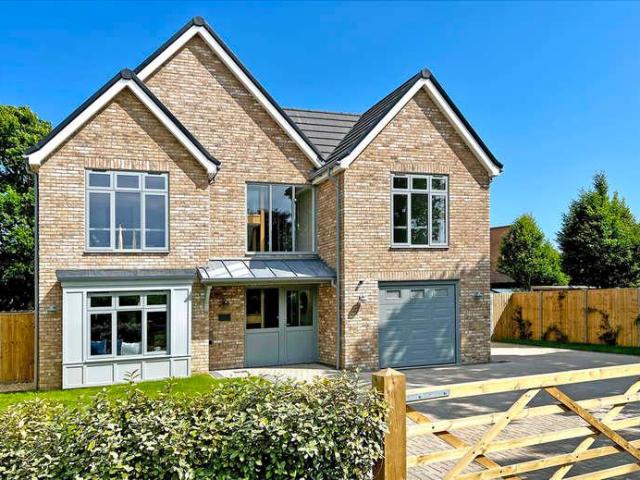 House for sale in Littlecote, West Sussex