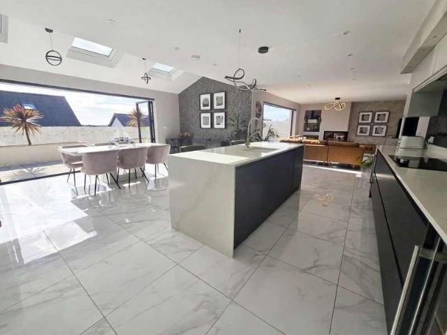 House for sale in Ynysawdre, Brynmenyn