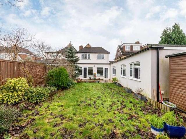 House for sale in Twickenham, Whitton