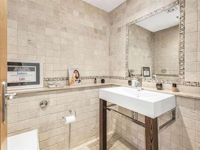 House for sale in How Wood, Five Acres