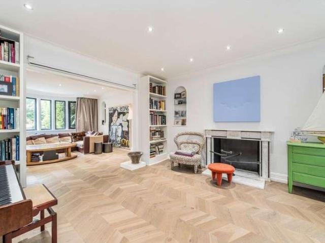 House for sale in Childs Hill, Greater London