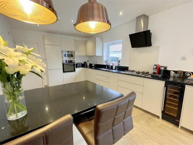 House for sale in Holdenhurst, Bournemouth