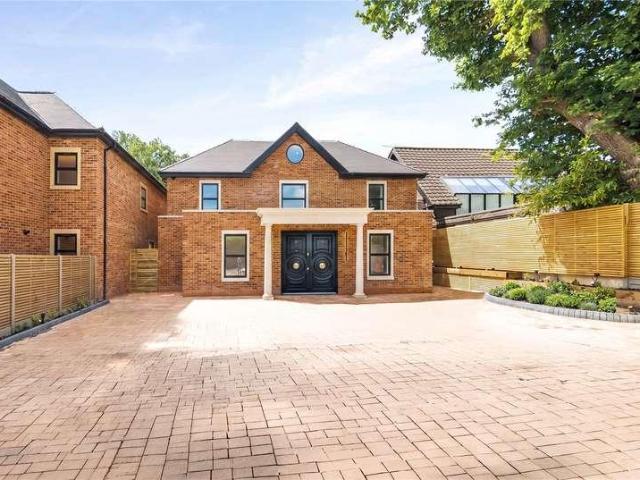 House for sale in Greater London