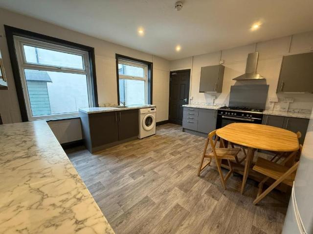 House for sale in Cutsyke, Castleford