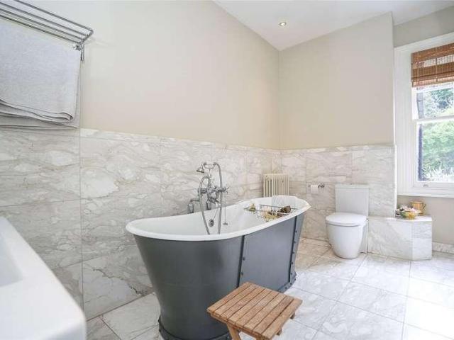 House for sale in Muswell Hill, Greater London