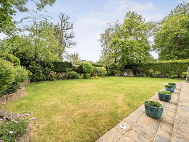House for sale in Batchworth, Hertfordshire