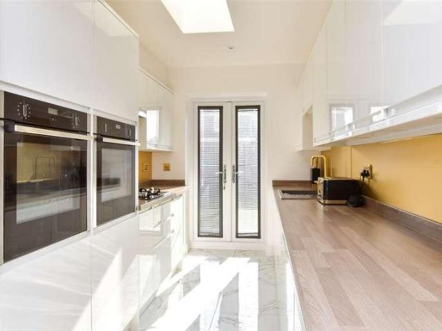 House for sale in Kingston Buci, Fishersgate