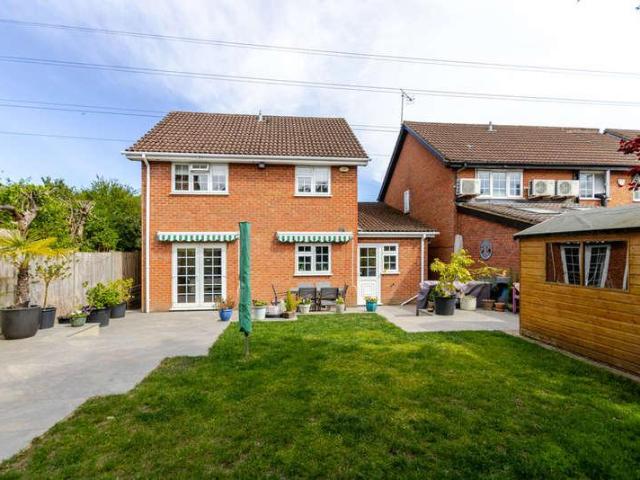 House for sale in Batchworth, Hertfordshire