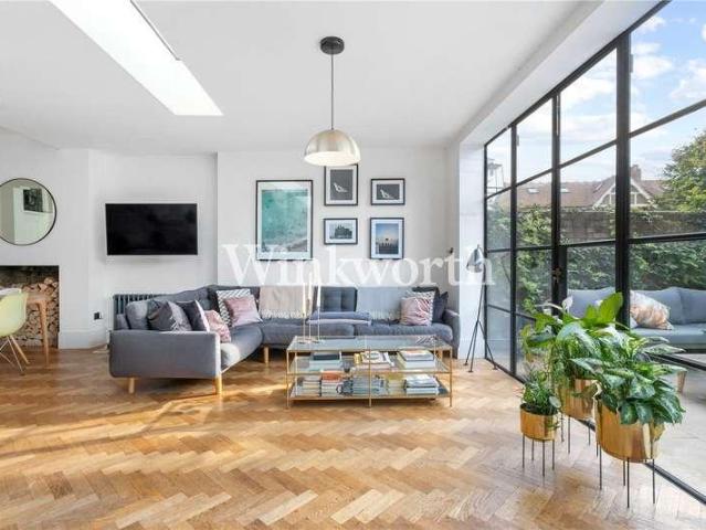 House for sale in Southgate, Greater London