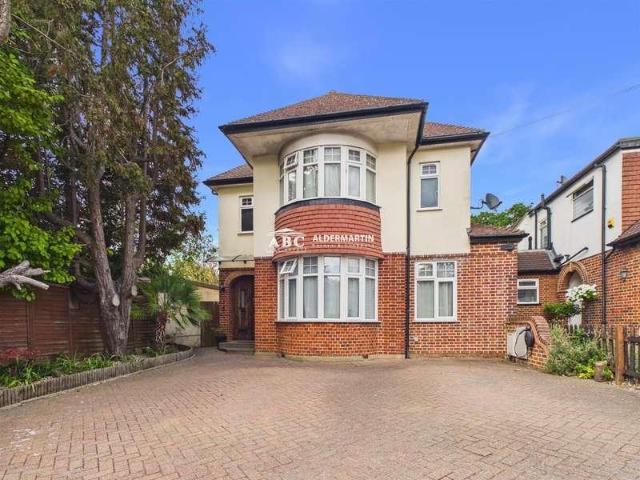 House for sale in Mill Hill, Greater London