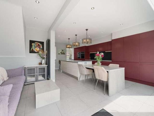 House for sale in Cawston, New Bilton