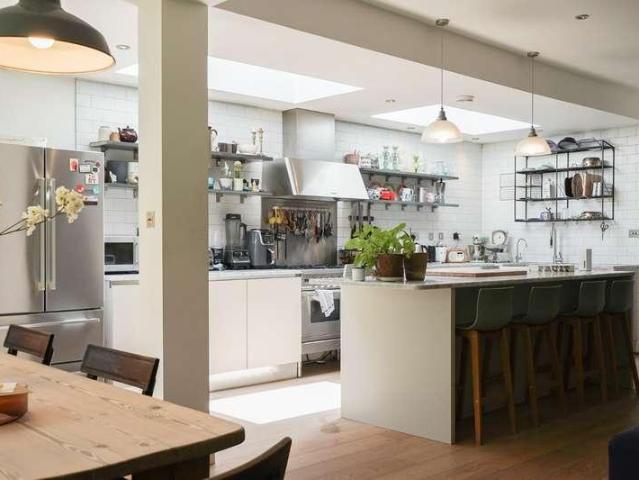 House for sale in Brondesbury, Greater London