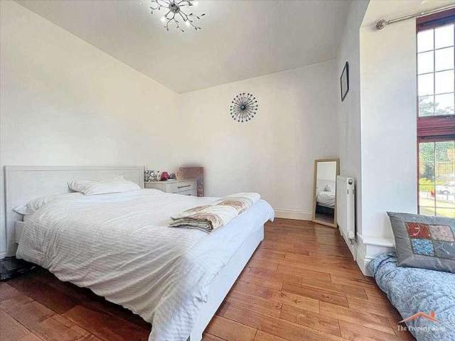 House for sale in Northwood, Batchworth