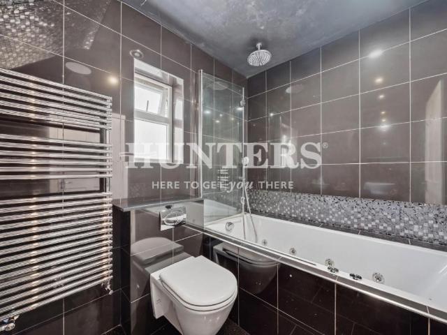 House for sale in Golders Green, Greater London