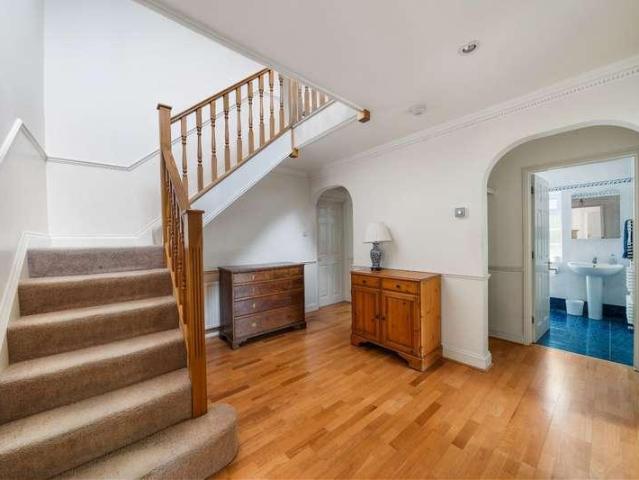 House for sale in Kingston Upon Thames, Surbiton