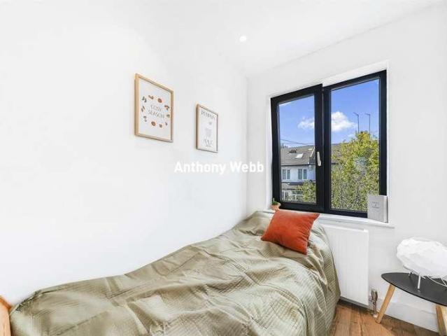 House for sale in Brunswick Park, Greater London