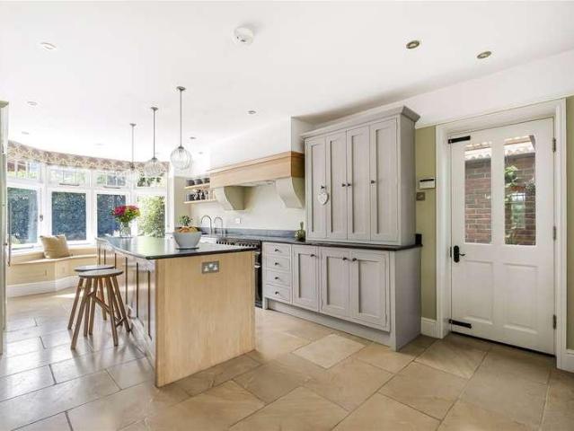 House for sale in Fole, Surrey