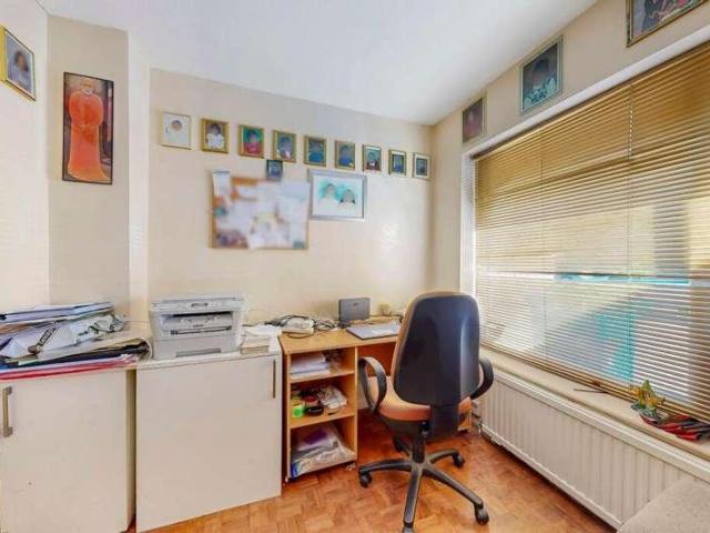 House for sale in Little Stanmore, Greater London