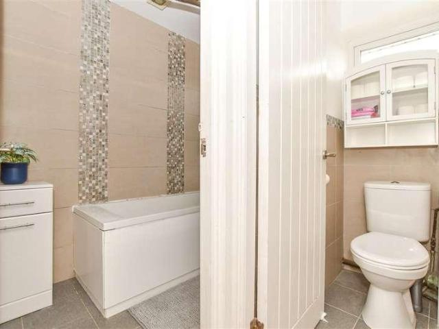 House for sale in Lee Chapel, Essex