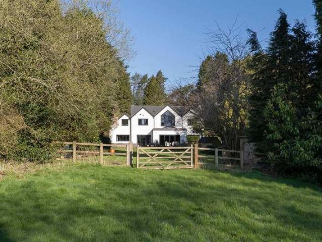 House for sale in Bromsgrove, Worcestershire