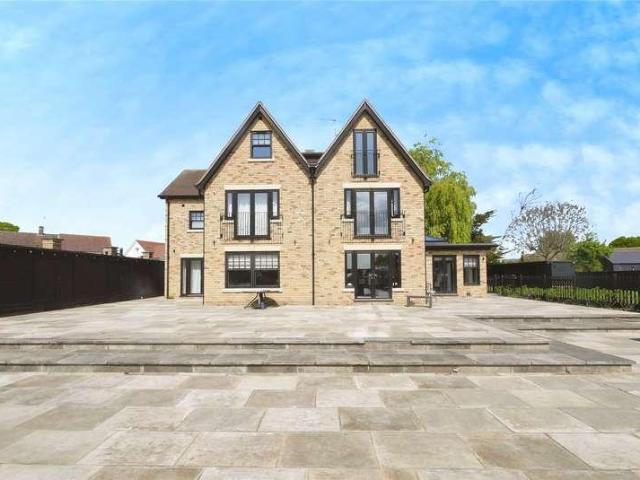 House for sale in Hutton, Navestock Side