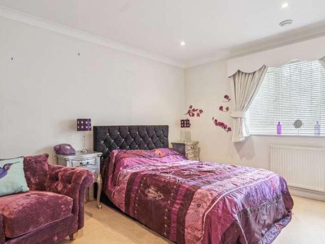 House for sale in Farnham Common, Buckinghamshire