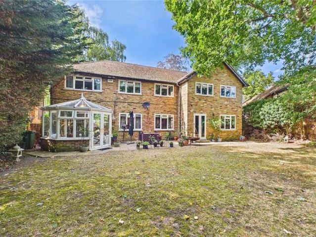 House for sale in Heol-las, Surrey