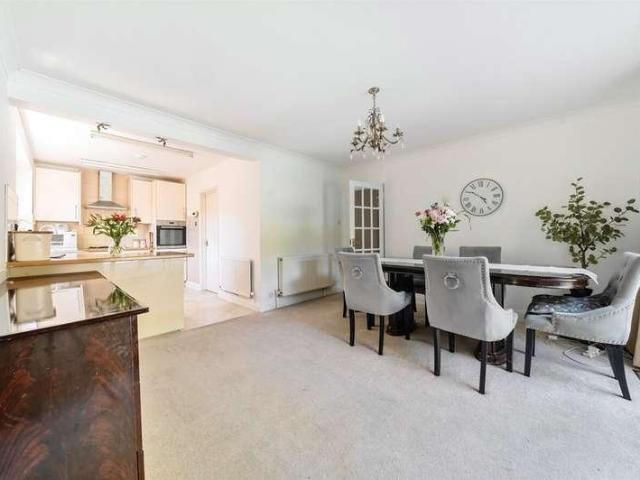 House for sale in Henley-on-Thames, Berrick Salome