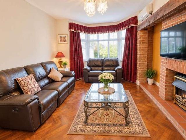 House for sale in Broadfields, Greater London