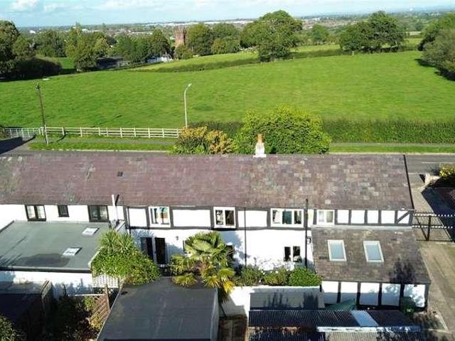 House for sale in Darnhall Park, Winsford