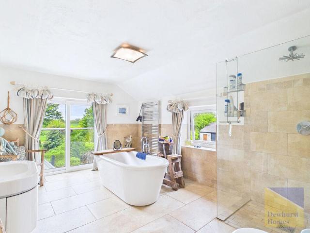 House for sale in Newton-with-Clifton, Lancashire