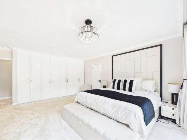 House for sale in Heol-las, Surrey