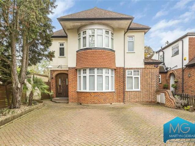 House for sale in Mill Hill, Greater London
