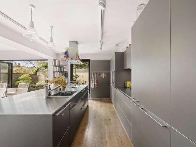 House for sale in Clapham Junction, Greater London