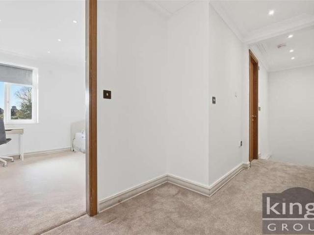 House for sale in Mill Hill, Greater London