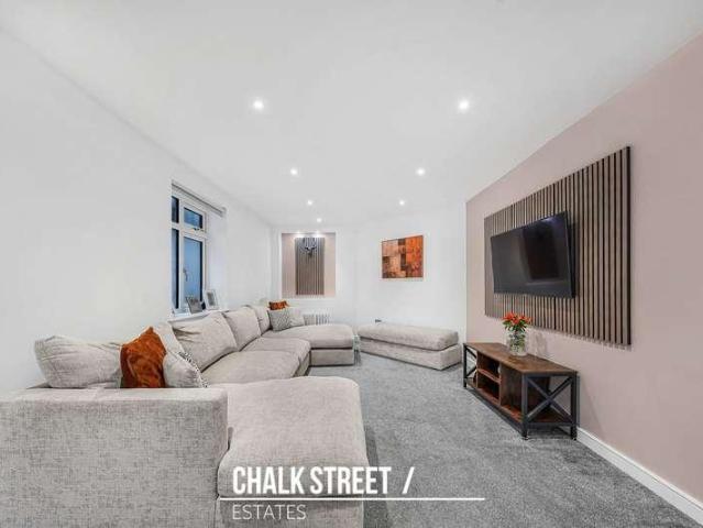 House for sale in Navestock Side, Essex