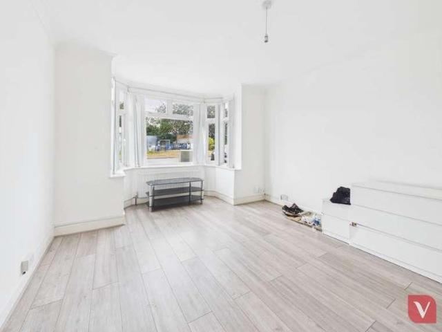 House for sale in Spring Park, Luton