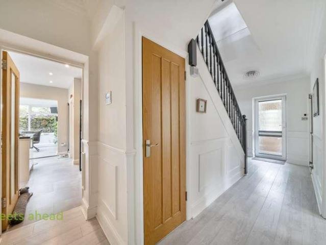 House for sale in London Borough of Croydon, Selsdon