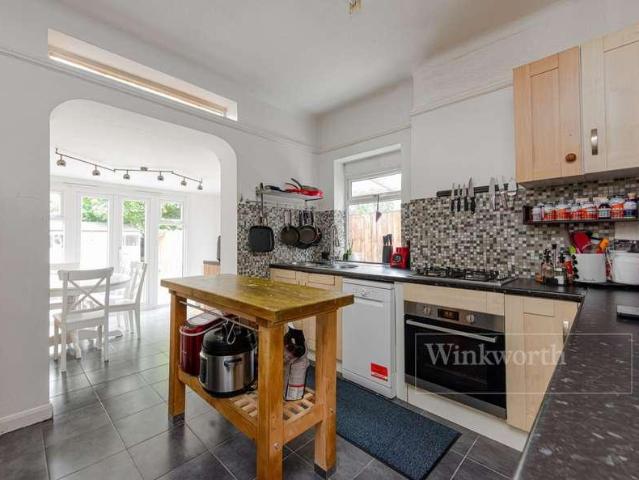 House for sale in Willesden Green, Greater London