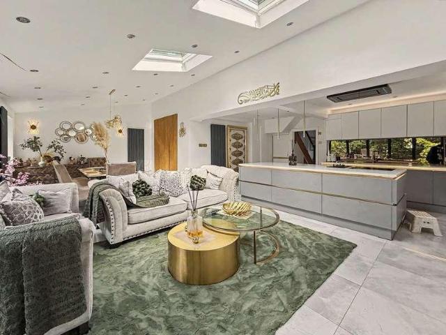 House for sale in Georgia, Greater Manchester