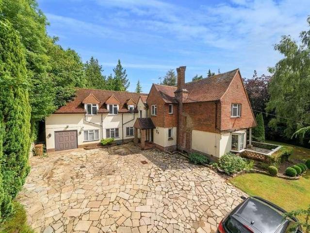 House for sale in Batchworth, Hertfordshire