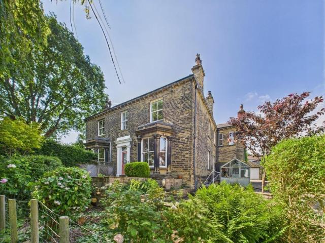 House for sale in Greengates, West Yorkshire