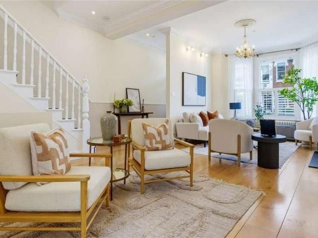 House for sale in Clapham Junction, Greater London