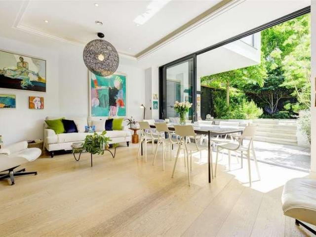 House for sale in Childs Hill, Greater London