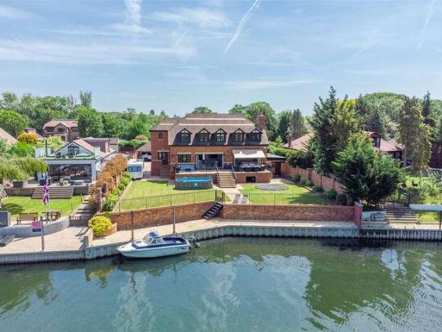 House for sale in Wraysbury