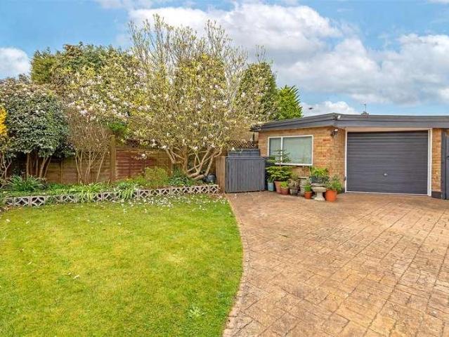 House for sale in How Wood, St Albans