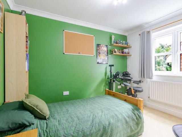 House for sale in Leavesden, Three Rivers