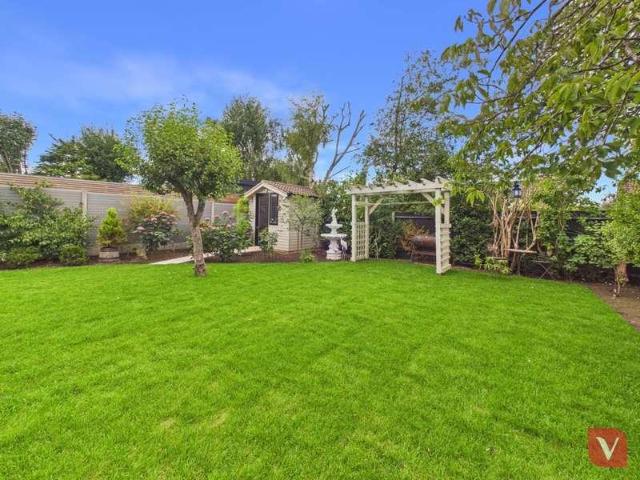 House for sale in Spring Park, Luton