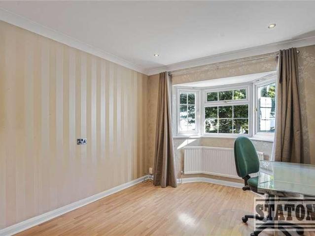 House for sale in Oakwood, Greater London